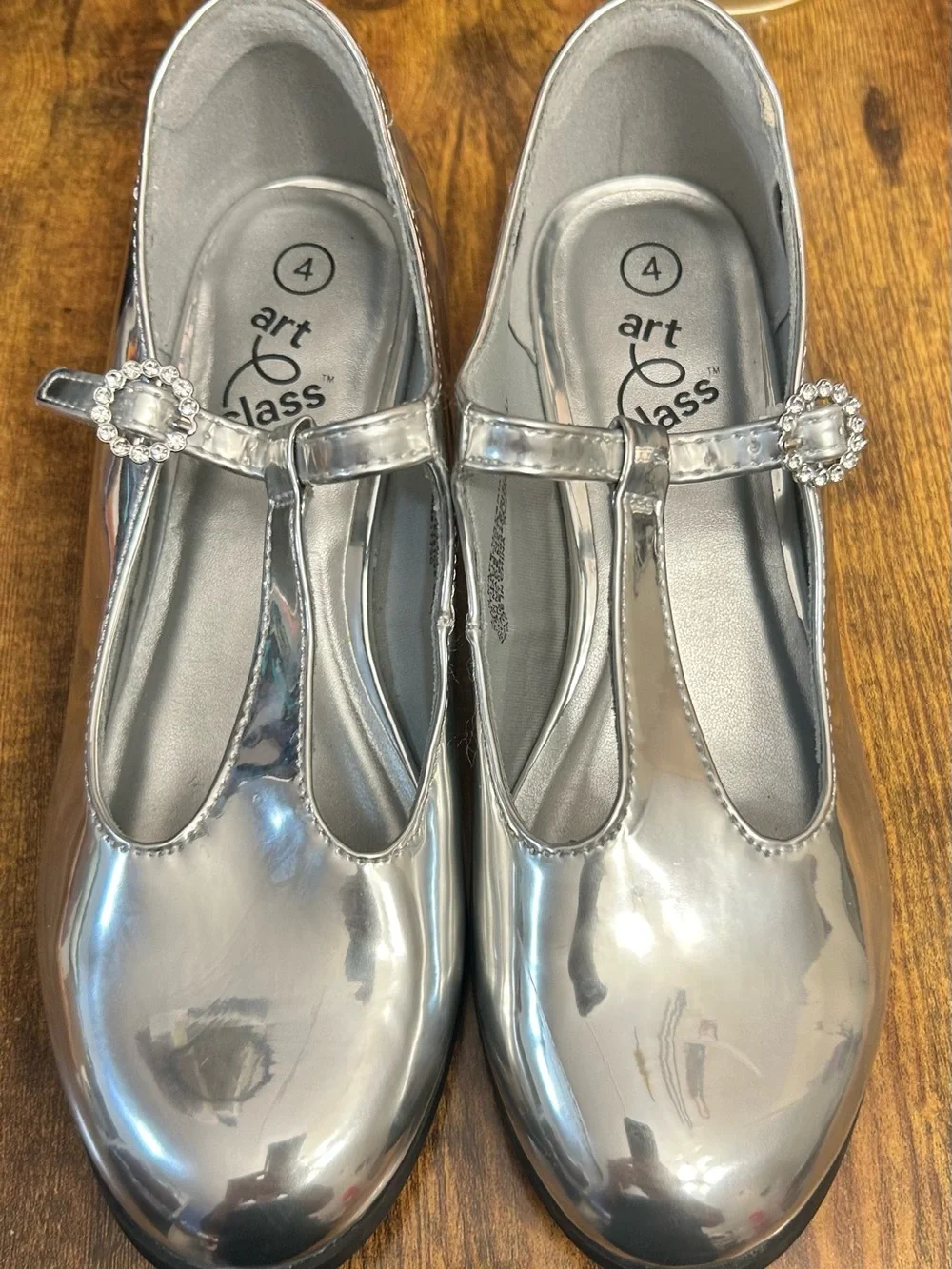Art Class Kids' Dina metallic T-strap dress shoes Size 4